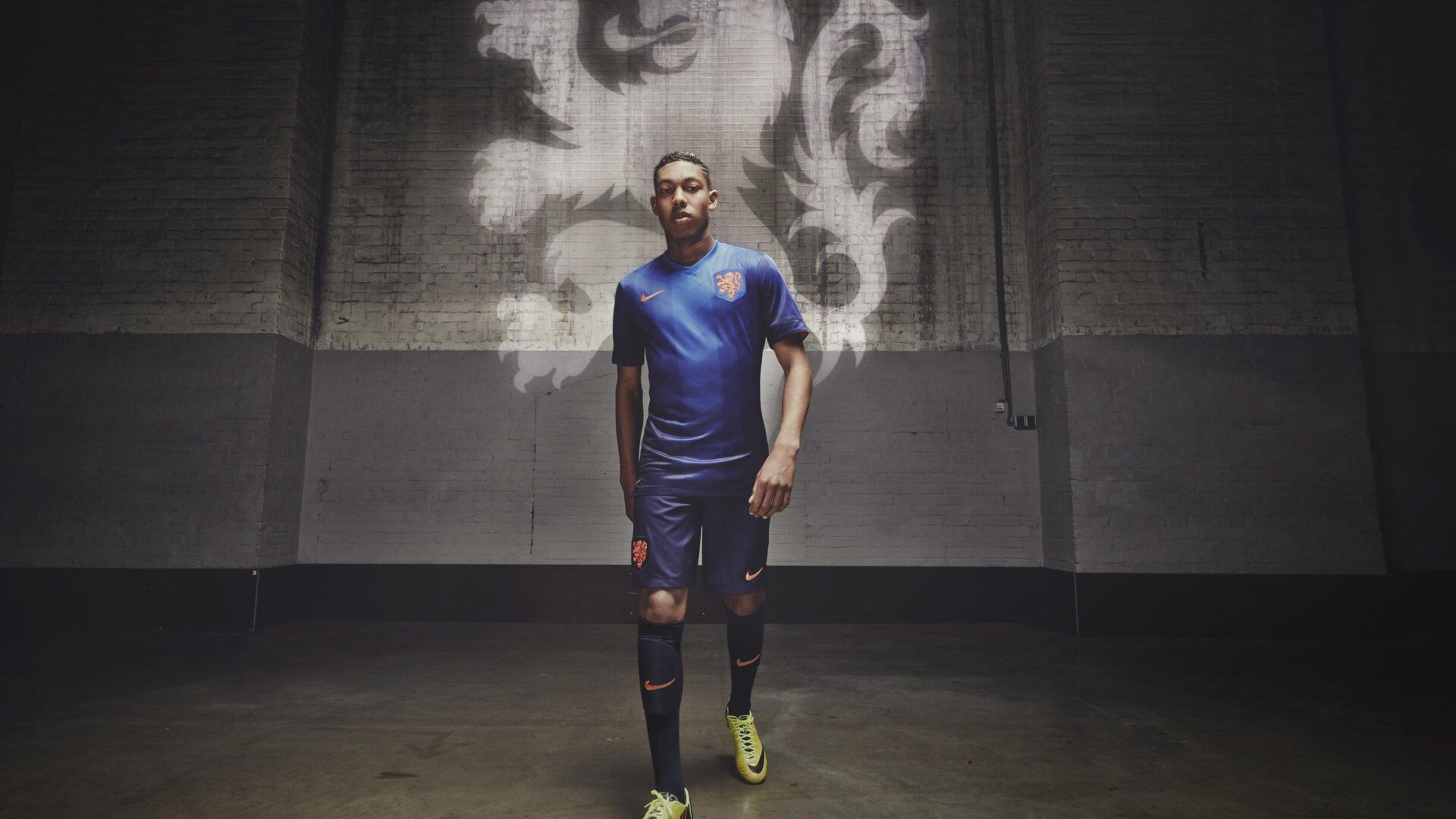 体坛篮球秀,季后赛调整决定命运 勇士胜在阵容深度与经验