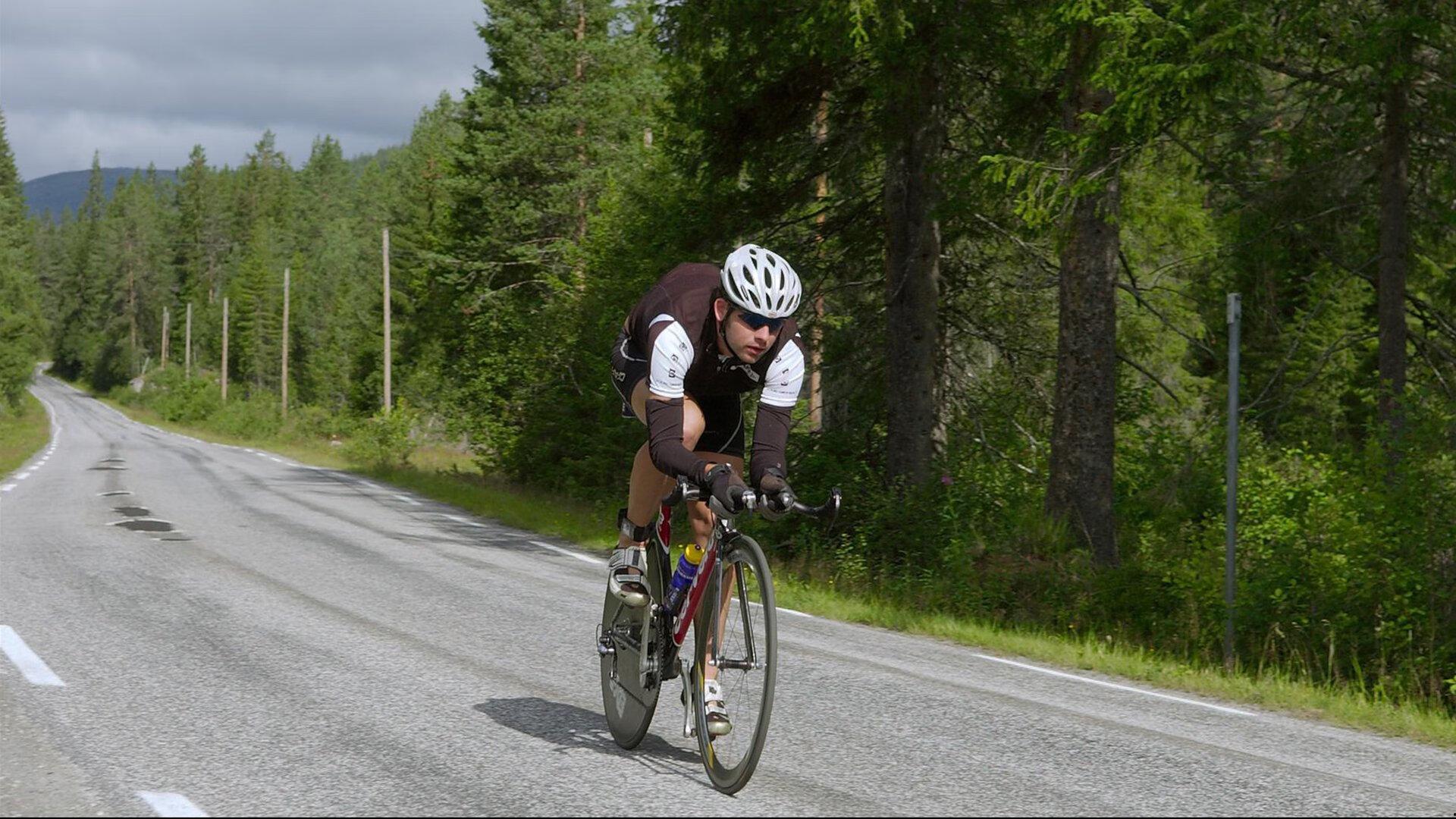 阿尤布·埃尔·卡比震撼世界，一记重拳后，